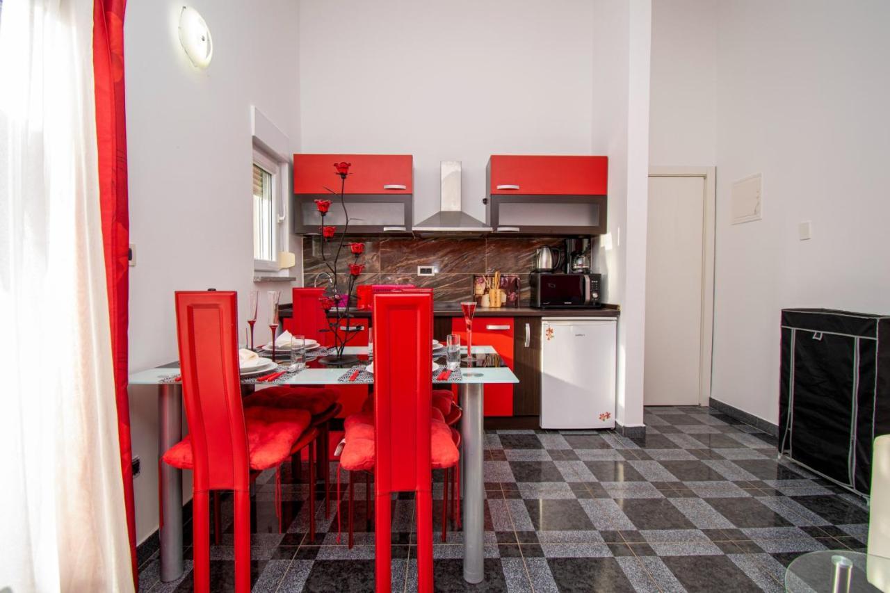 Apartments With Pool In Pula,Croatia Esterno foto