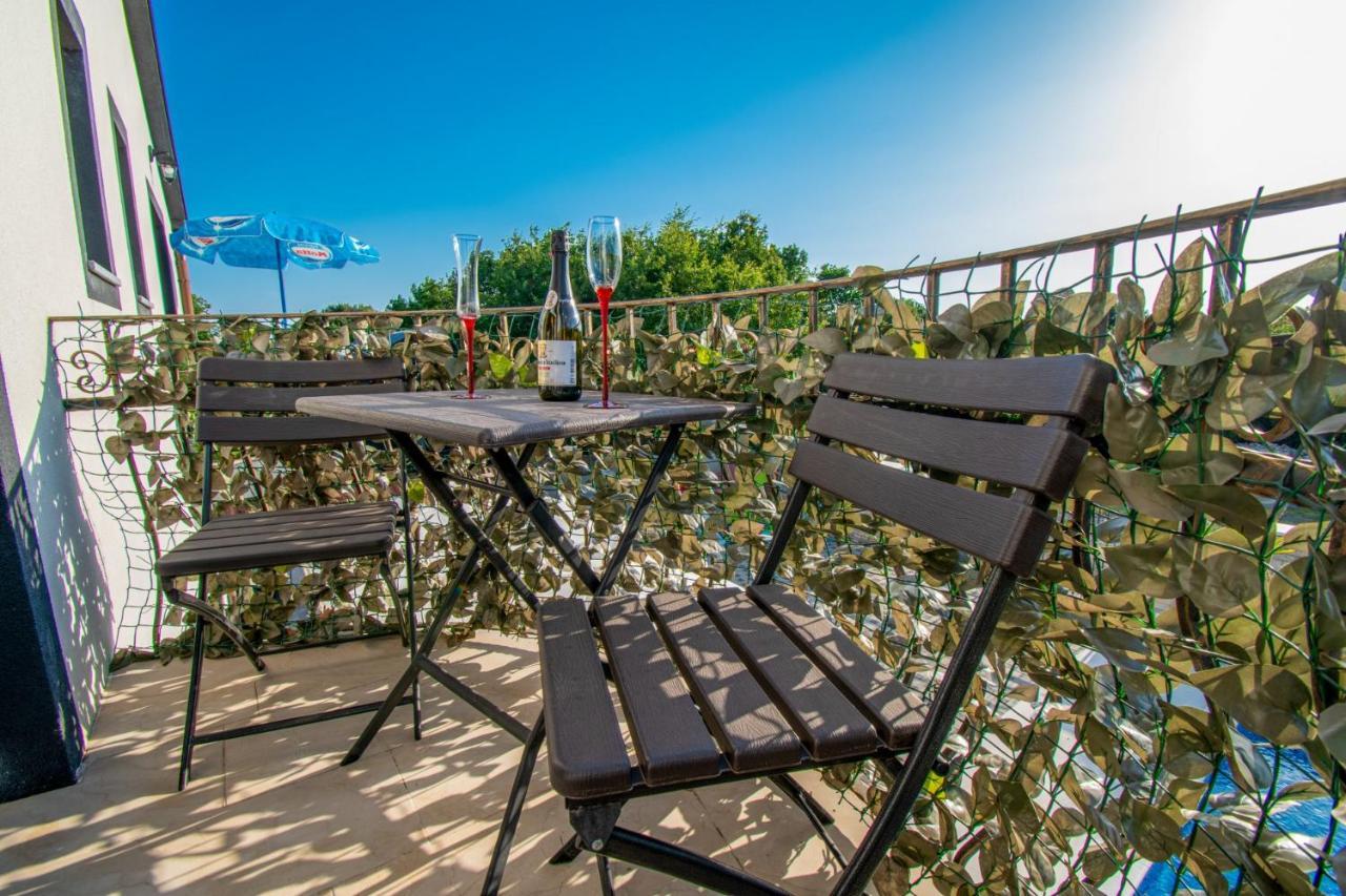 Apartments With Pool In Pula,Croatia Esterno foto