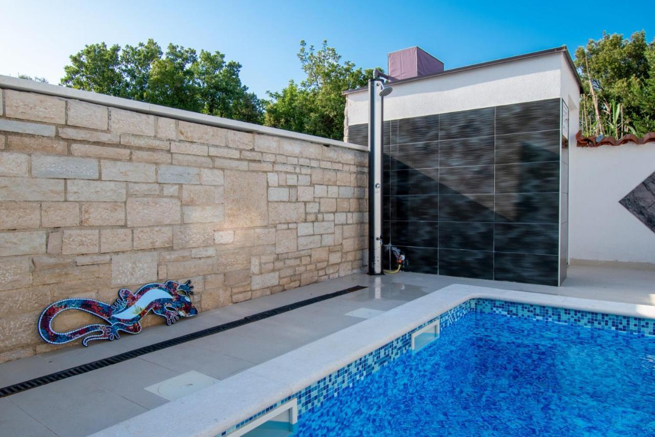 Apartments With Pool In Pula,Croatia Esterno foto
