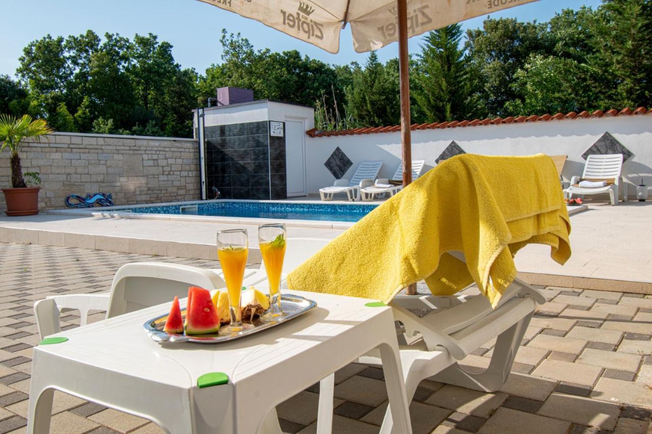 Apartments With Pool In Pula,Croatia Esterno foto