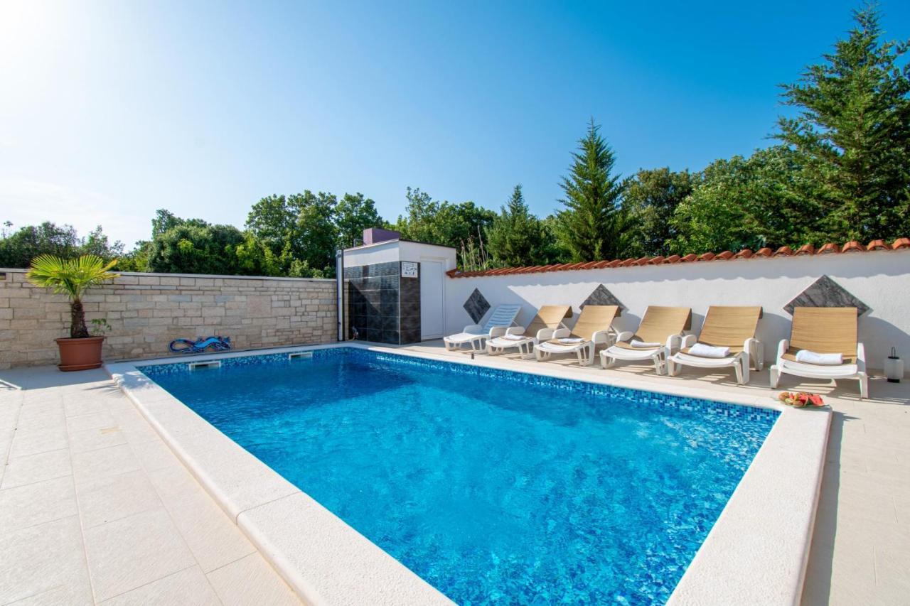 Apartments With Pool In Pula,Croatia Esterno foto