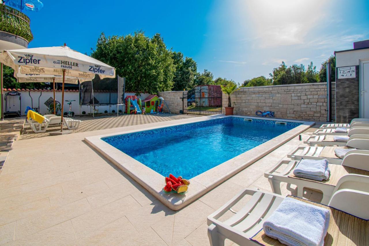 Apartments With Pool In Pula,Croatia Esterno foto