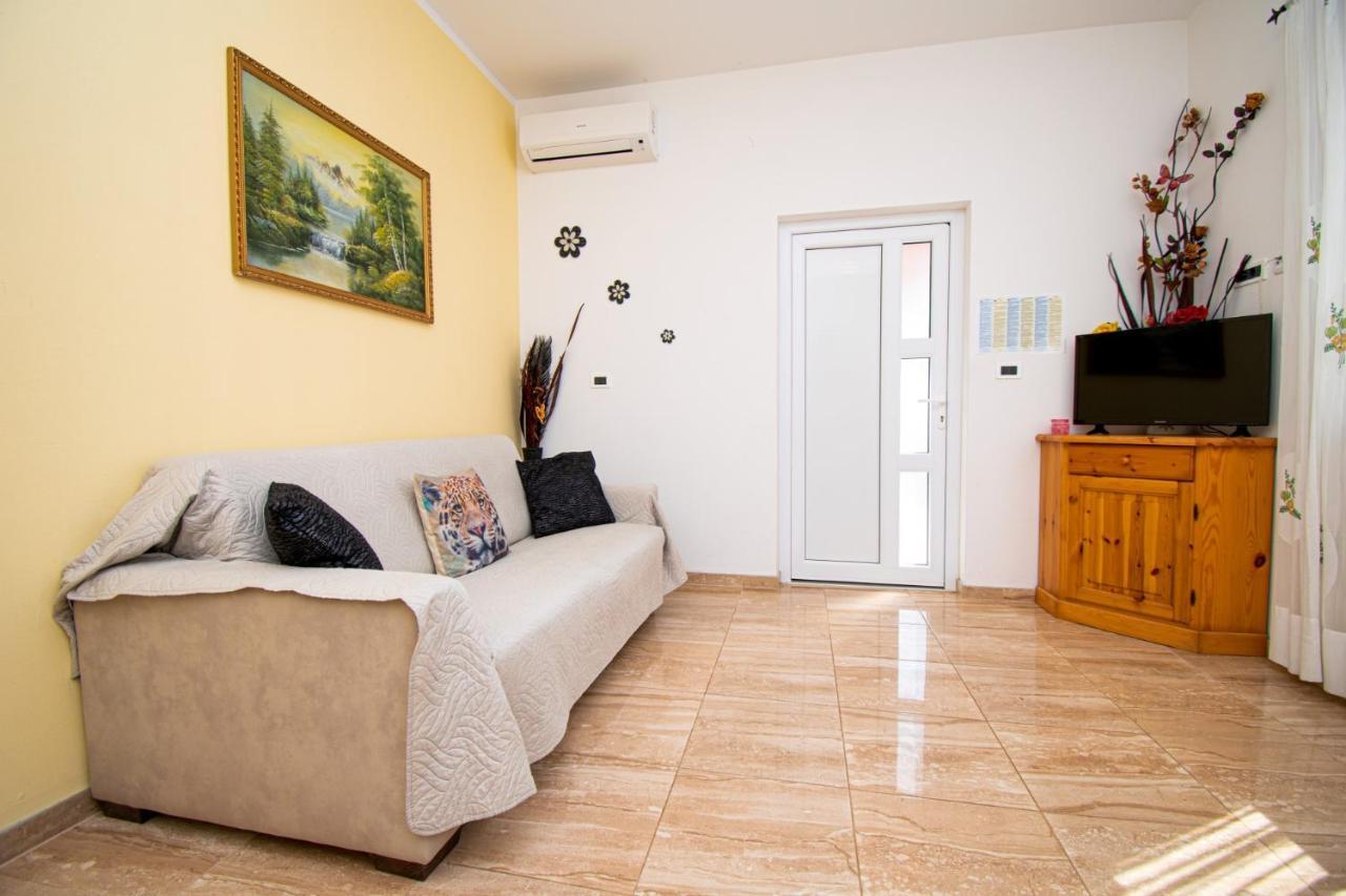 Apartments With Pool In Pula,Croatia Esterno foto