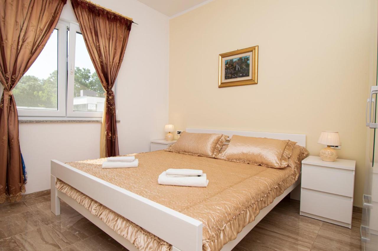Apartments With Pool In Pula,Croatia Esterno foto
