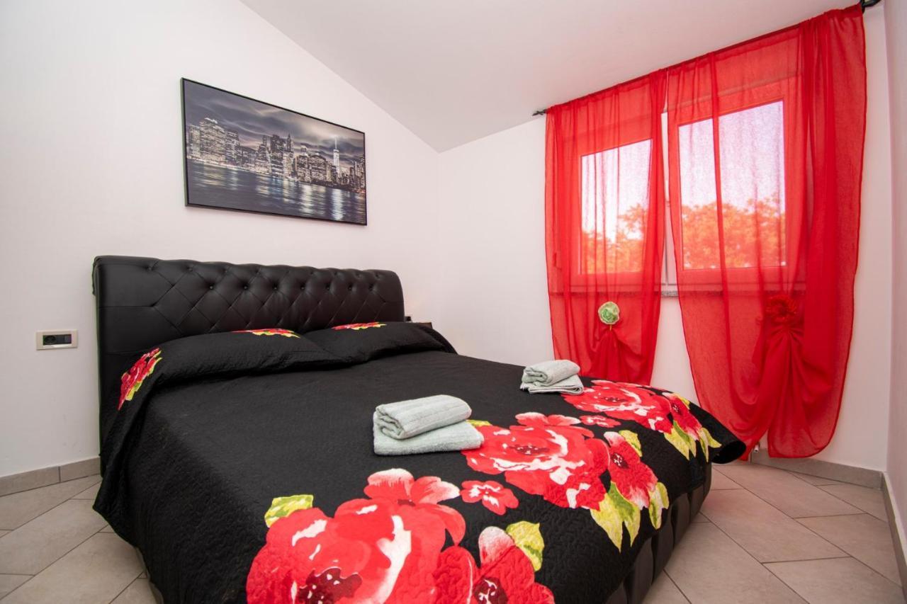 Apartments With Pool In Pula,Croatia Esterno foto